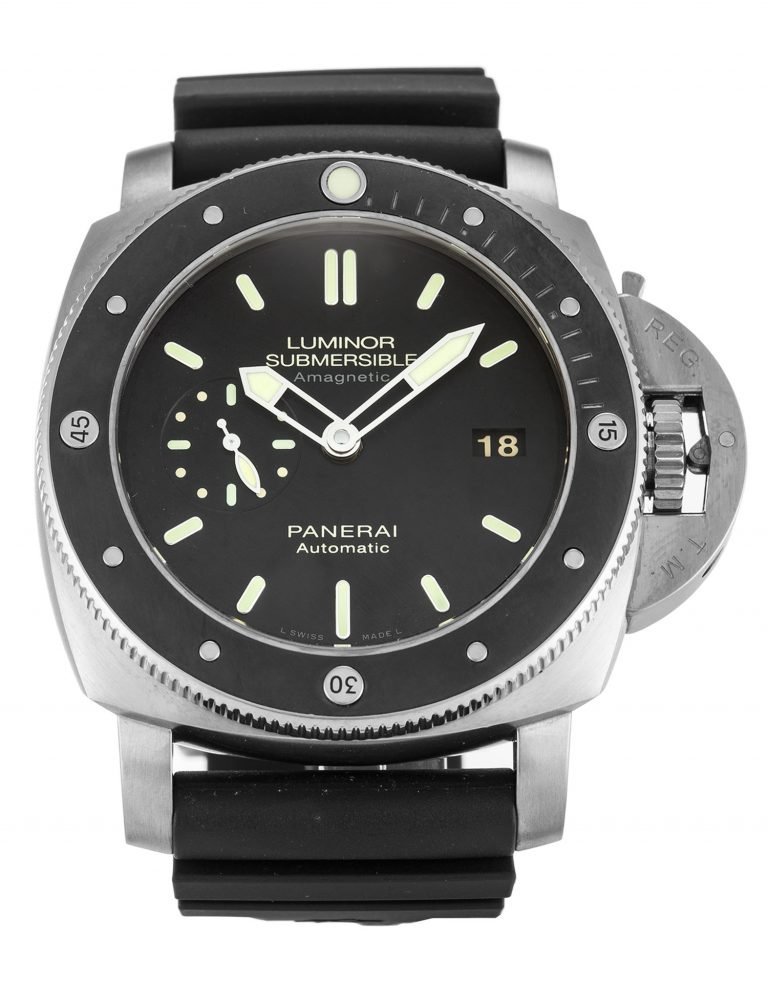 Panerai Submersible PAM00682 Style and Outfit Pairing (Guide 2026)