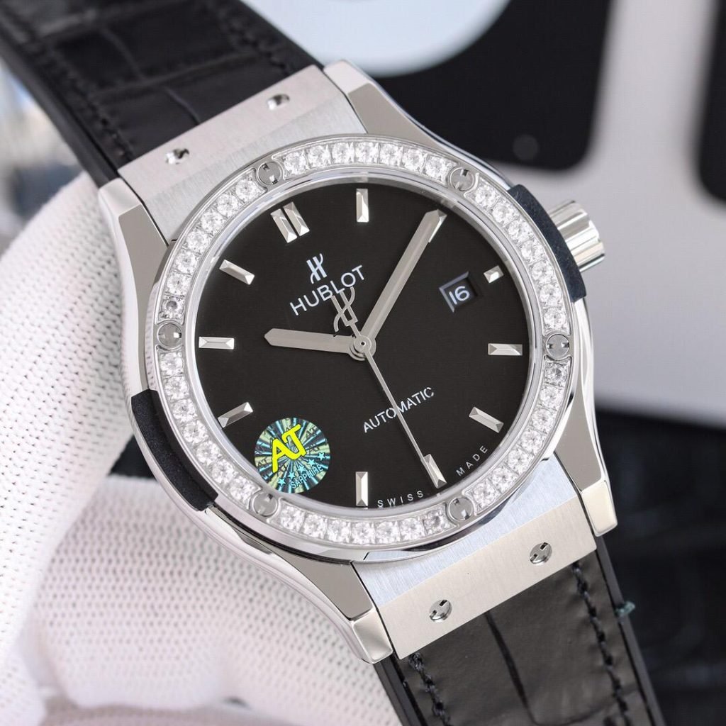 Classic Fusion 38 Diamonds | Hublot | 565.NX.1470.LR.1204 - DrWatch Premium Watch