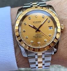 Replica Tudor Classic Date Champagne Dial Yellow Gold Strap Ladies Watch 22023-1 photo review