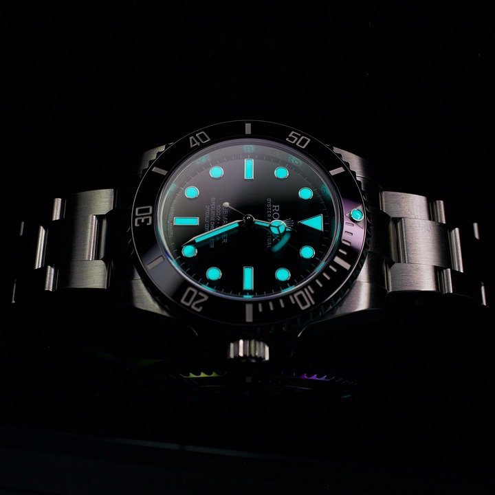 Rolex Replica Watches: Magnifying Date Window for Authenticity